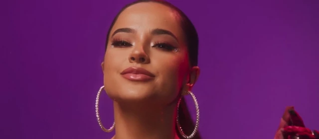 Astrologiczny Profil Becky G: Cechy i Znaki